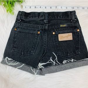 22” wrangler high waisted jean short